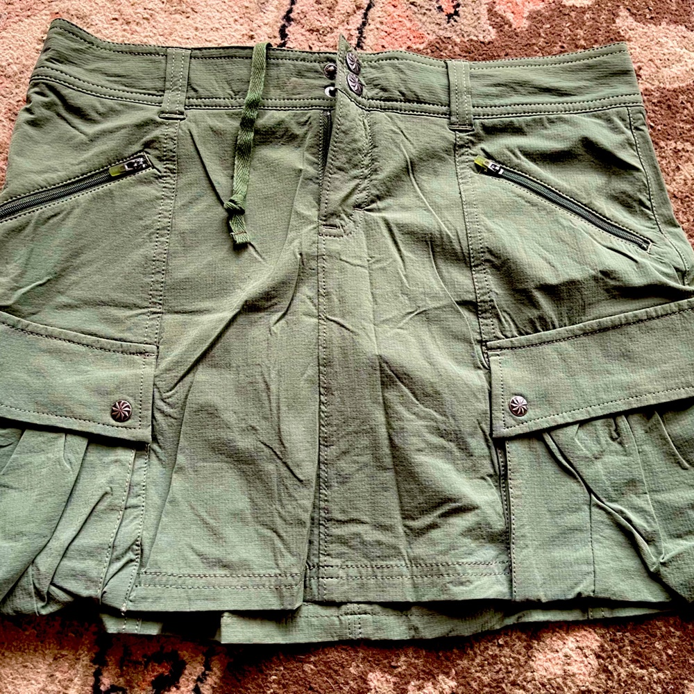 Athleta cargo skort